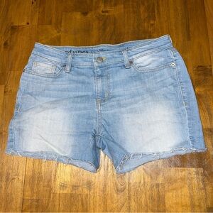 Vineyard Vines women's cutoff denim jean shorts size 6